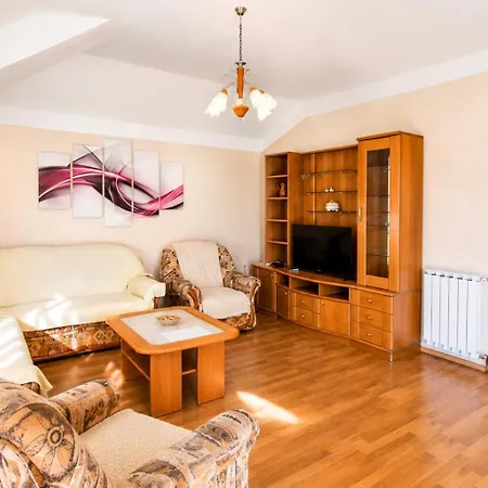 Andelo I Ruzica Apartment Mundanije