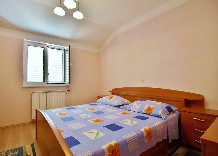 Andelo I Ruzica Apartment Mundanije