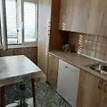 Andelo I Ruzica Apartamento Mundanije